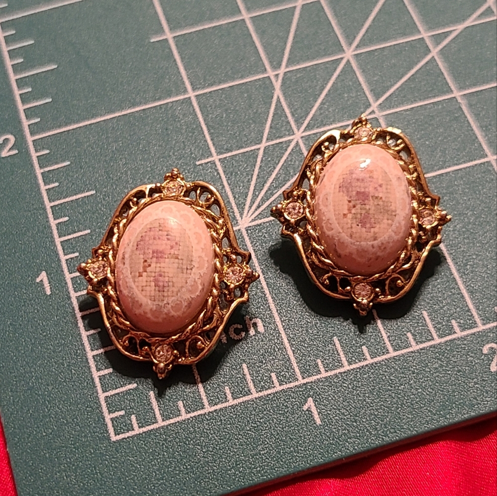 Clip on Earring very faded picture on these earrings - Picture 7 of 17